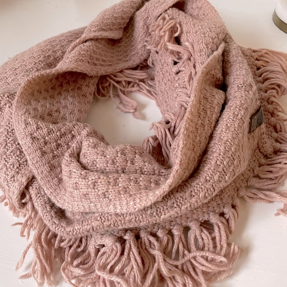 EUC Timberland infinity scarf / fringe / cotton angora